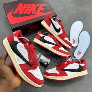 Travis Scott X Nike Air Jordan 1 Low Og‘Chicago’ Sneakers”