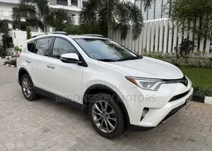 Toyota RAV4 Limited AWD (2.5L 4cyl 6A) 2017 White