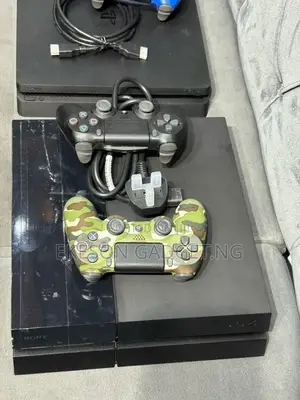 Uk Used Ps4 Fat 500gb With Pads and 12 Games Installed