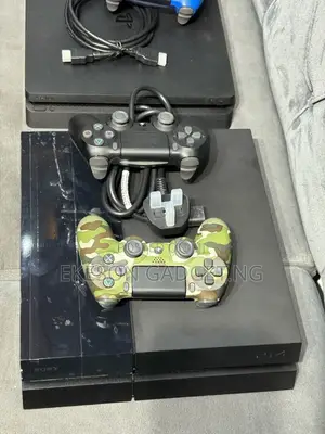 Ps4 Fat With 12games and 2pads