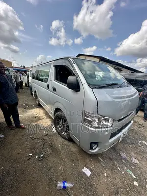 Toyota HiAce 2012 Silver