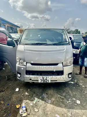 Toyota HiAce 2012 Silver