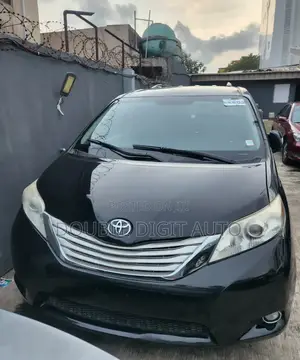 Toyota Sienna Limited 7-Passenger 4dr Minivan (3.5L 6cyl 6A) 2015 Black