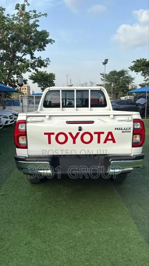 New Toyota Hilux 2024 White