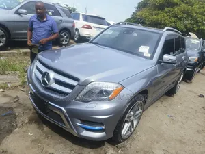 Mercedes-Benz GLK-Class Base GLK 350 4dr AWD 4MATIC (3.5L 6cyl 7A) 2015