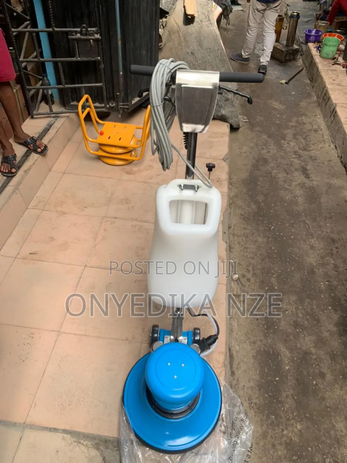 Floor Scrubber Machine