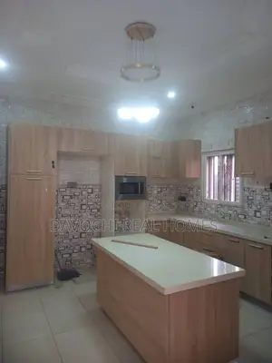Furnished 6bdrm Duplex in Chevron for sale