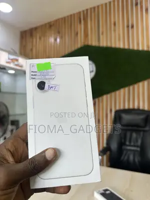 New Apple iPhone 16 Plus 128 GB White