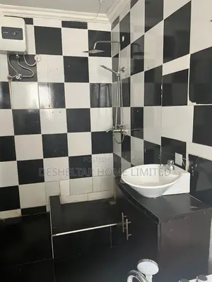 3bdrm Shared Apartment in Southern View Estate, Lekki for rent