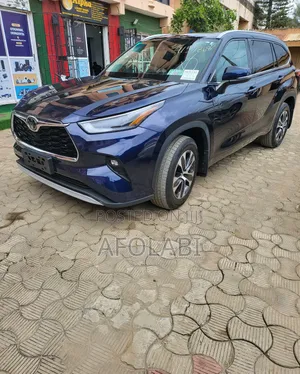 Toyota Highlander XLE 2021 Blue