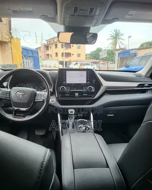 Toyota Highlander XLE 2021 Blue