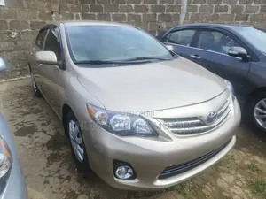 Toyota Corolla LE 4dr Sedan (1.8L 4cyl 4A) 2010 Gold