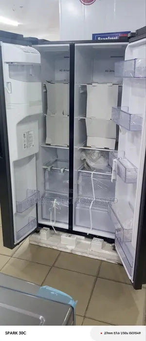 Samsung Side by Side Fridge With Ice Maker and Tv 616 Liter