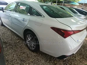 Toyota Avalon XLE (3.5L 6cyl 6A) 2018 White