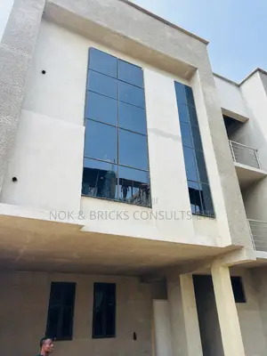 4bdrm Duplex in Gabe’S Court, Jahi for sale