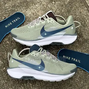 Original Nike Pegasus Trail 5 Sneakers