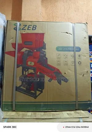 Combined Rice Mill With a Vibrating Screen.