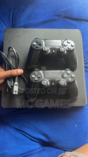 Ps4 Slim With Games and Two Pads