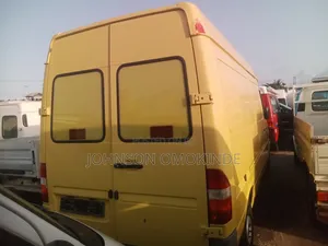Mercedes-Benz Sprinter 2002 Yellow