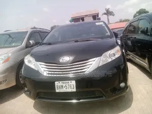 Toyota Sienna XLE 7 Passenger (3.5L 6cyl 6A) 2016 Black