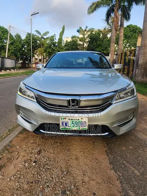 Photo - Honda Accord Touring 4dr Sedan FWD (3.5L 6cyl 6A) 2013 Silver