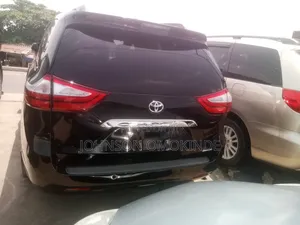 Toyota Sienna XLE 7 Passenger (3.5L 6cyl 6A) 2016 Black