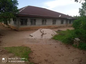 12bdrm Apartment in Ikwatt Close, Ikot Ekpene for sale