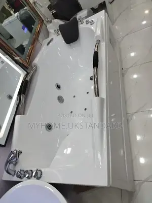 Single Jacuzzi