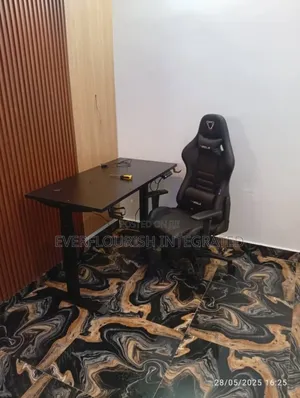 Electric Adjustable Height Office Desk/Office and Gaming Chair