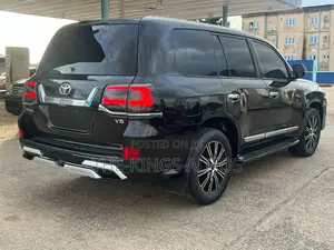 Toyota Land Cruiser 5.7 V8 VXR 2017 Black
