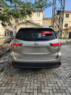 Toyota Highlander 2015 Gold