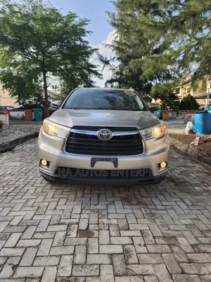 Toyota Highlander 2015 Gold