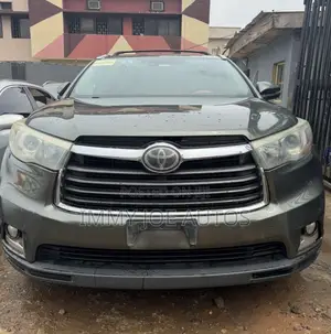 Photo - Toyota Highlander 2015 Green