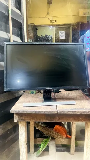 28 Inches Samsung Monitor