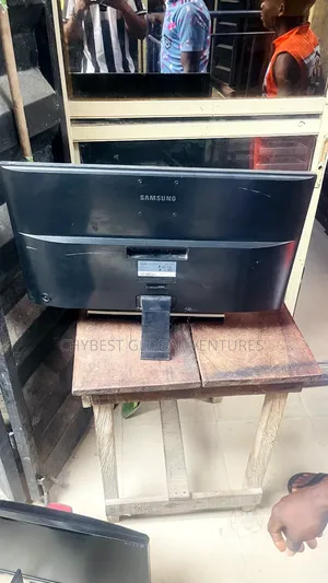 28 Inches Samsung Monitor