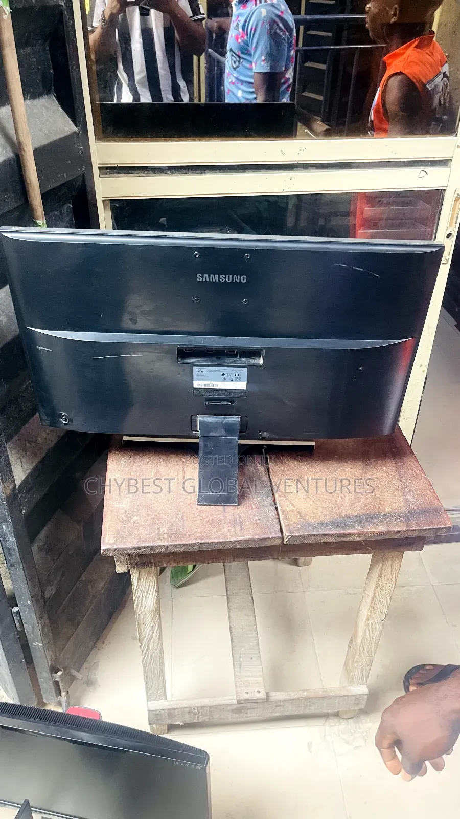 28 Inches Samsung Monitor