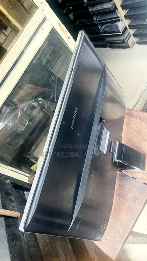 28 Inches Samsung Monitor