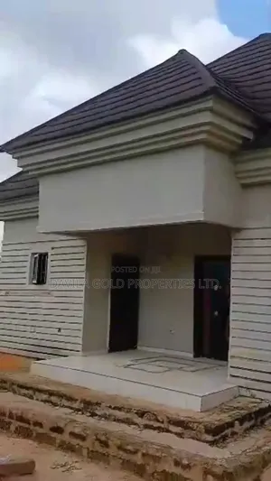 6bdrm Block of Flats in Benin City for sale