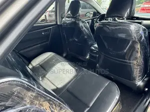 Toyota Corolla XLE (1.8L 4cyl 2A) 2018 Brown