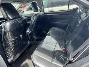 Toyota Corolla XLE (1.8L 4cyl 2A) 2018 Brown