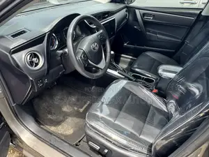 Toyota Corolla XLE (1.8L 4cyl 2A) 2018 Brown