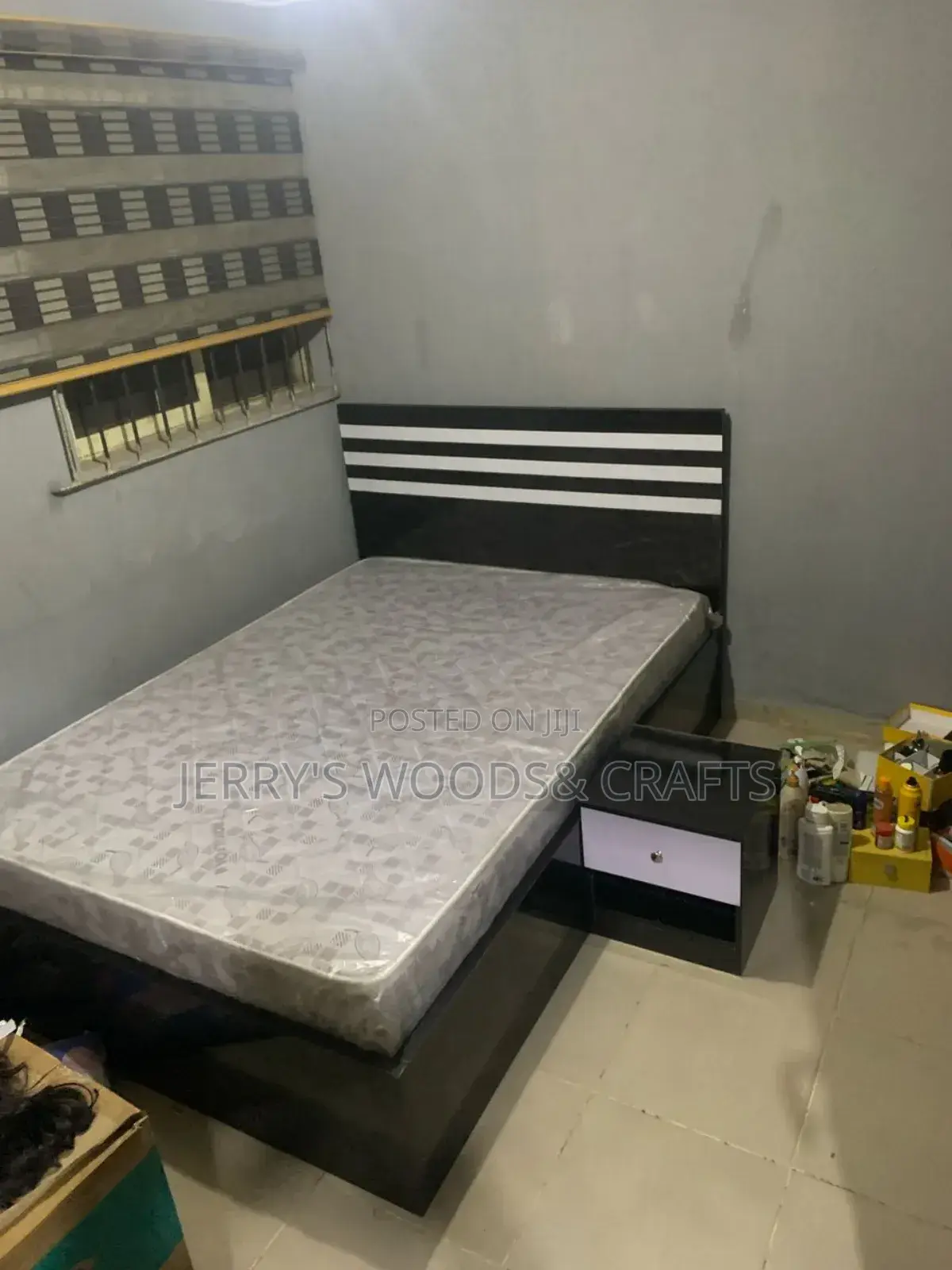 4.5 By 6ft Bedframe