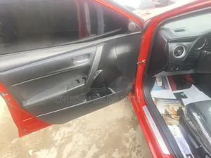 Toyota Corolla SE (1.8L 4cyl 6M) 2018 Red