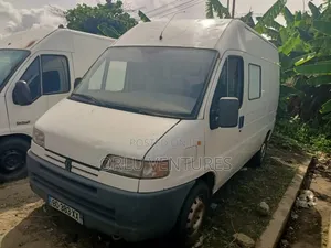Photo - Peugeot Boxer 2000 White