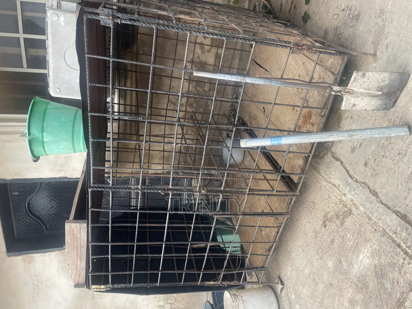 Dual Space Iron Dog Cage