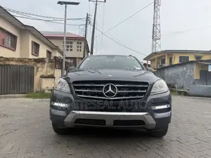 Photo - Mercedes-Benz M Class ML350 4MATIC 4dr SUV AWD (3.5L 6cyl 7A) 2015 Gray