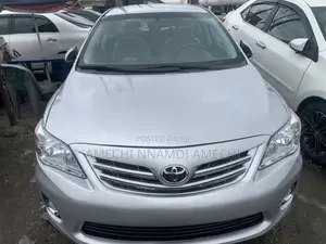 Toyota Corolla LE 4dr Sedan (1.8L 4cyl 4A) 2011 Silver