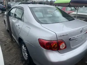 Toyota Corolla LE 4dr Sedan (1.8L 4cyl 4A) 2011 Silver