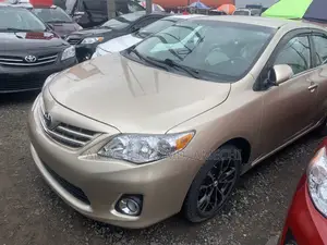 Toyota Corolla LE 4dr Sedan (1.8L 4cyl 4A) 2013 Gold