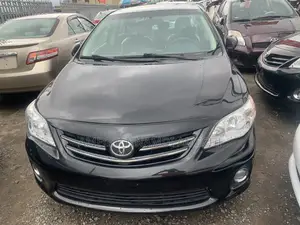 Toyota Corolla LE 4dr Sedan (1.8L 4cyl 4A) 2013 Black